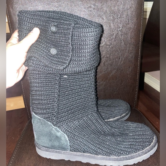 Womens Uggs - Picture 2 of 3